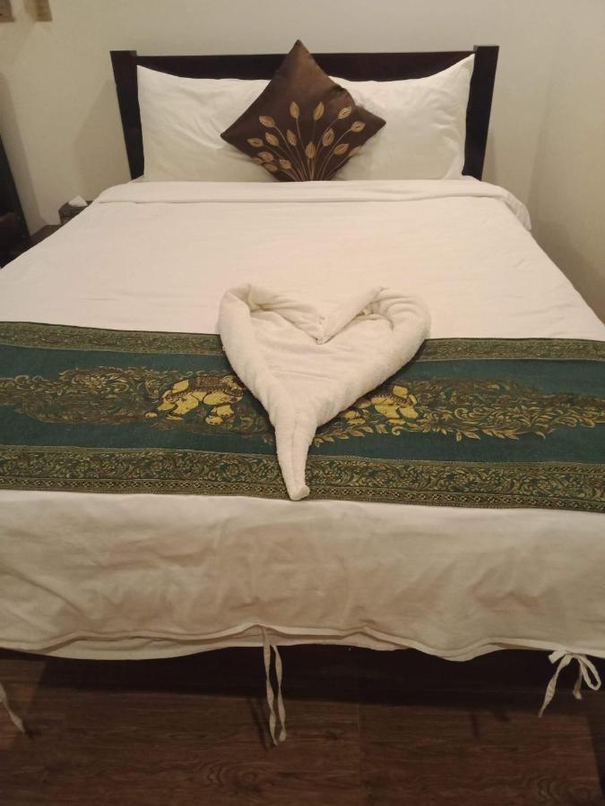 Twin Home Guesthouse Kampot Bagian luar foto