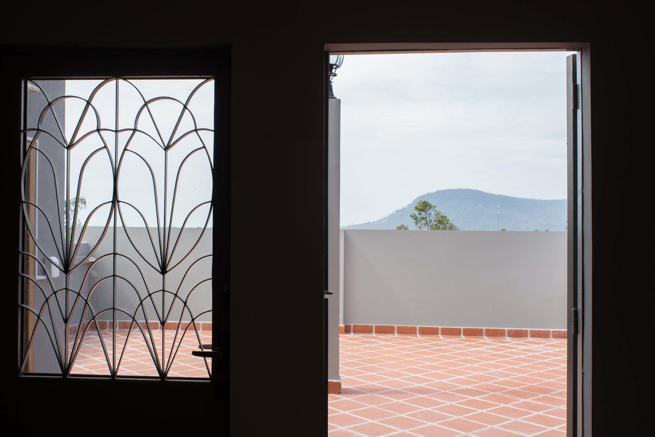 Twin Home Guesthouse Kampot Bagian luar foto