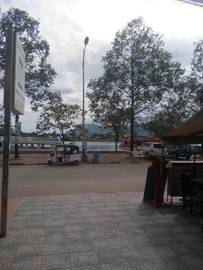 Twin Home Guesthouse Kampot Bagian luar foto