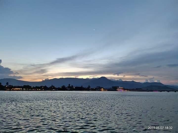 Twin Home Guesthouse Kampot Bagian luar foto