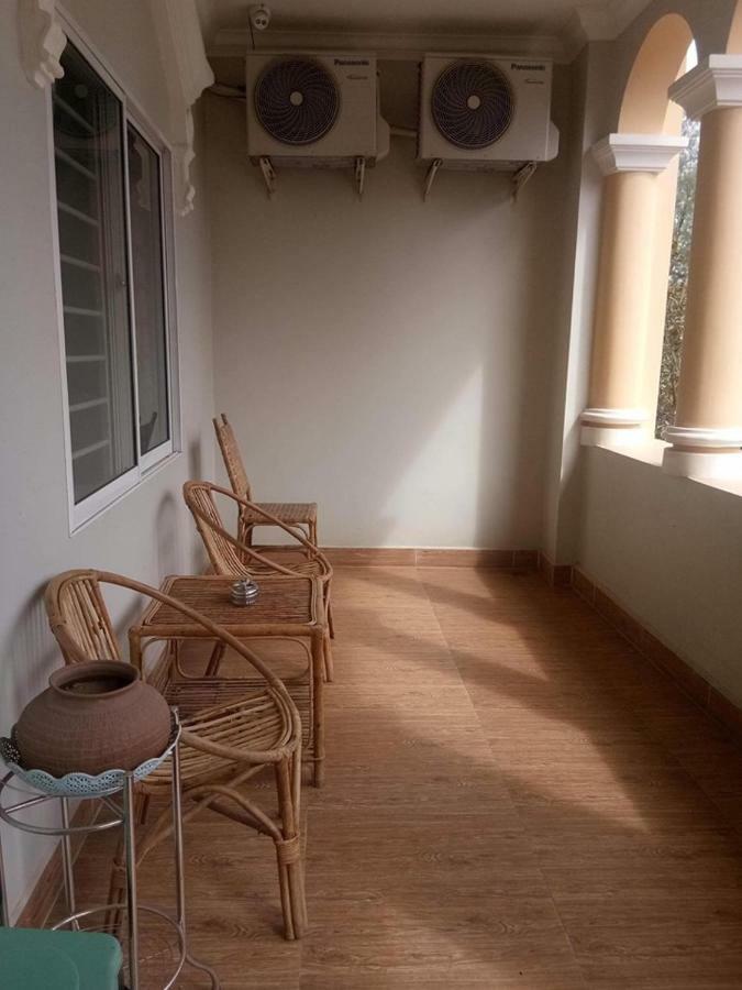 Twin Home Guesthouse Kampot Bagian luar foto